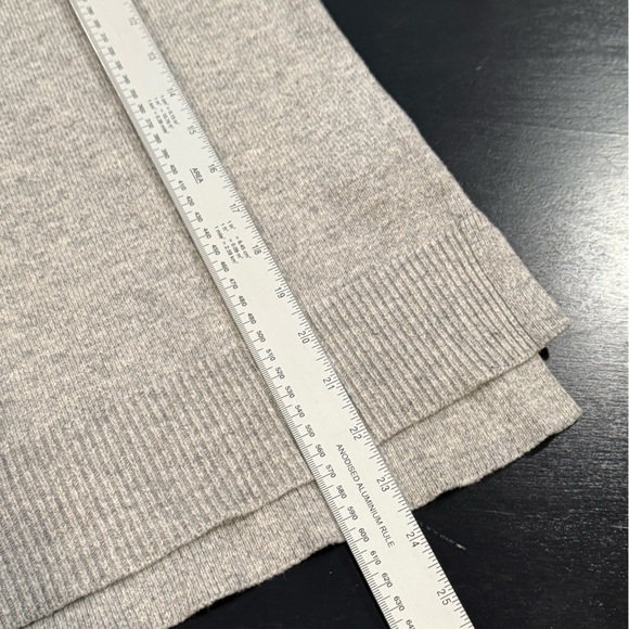 🍀2/$22 Michael Kors Wool Blend Gray Crewneck Sweater Womens XS - Picture 11 of 11